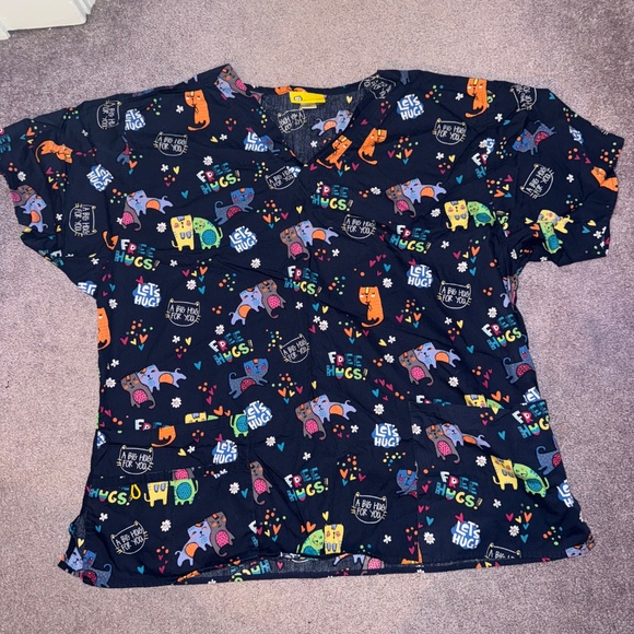 Women’s Printed Scrub Tops - Picture 8 of 16